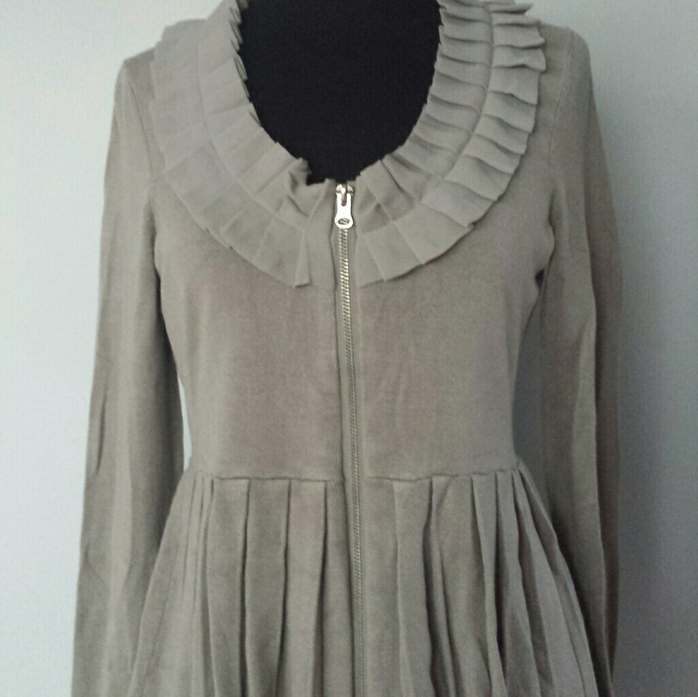 Twelve by Twelve Los Angeles woman's zip up top